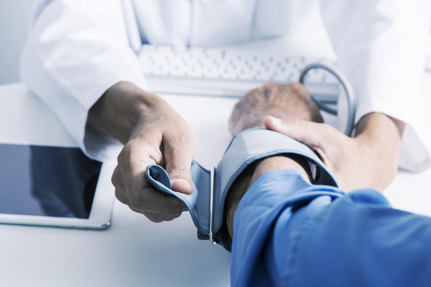 Bluthochdruck-Behandlung: Hypertonie beseitigen und Folgeerkrankungen vermeiden