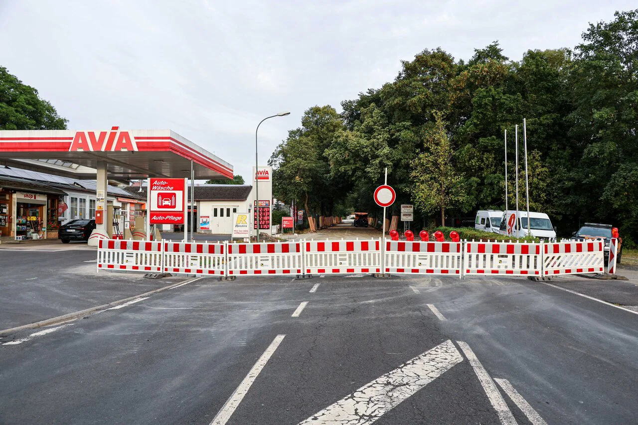Vollsperrung der Ortsdurchfahrt Gersfeld an der AVIA-Tankstelle